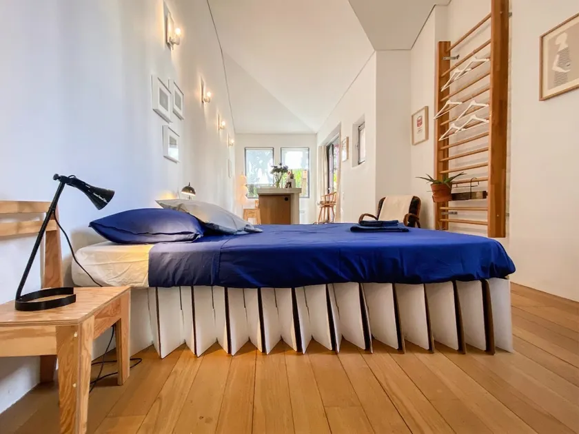 Bright Studio-House, City-centre with Parking - Image 1