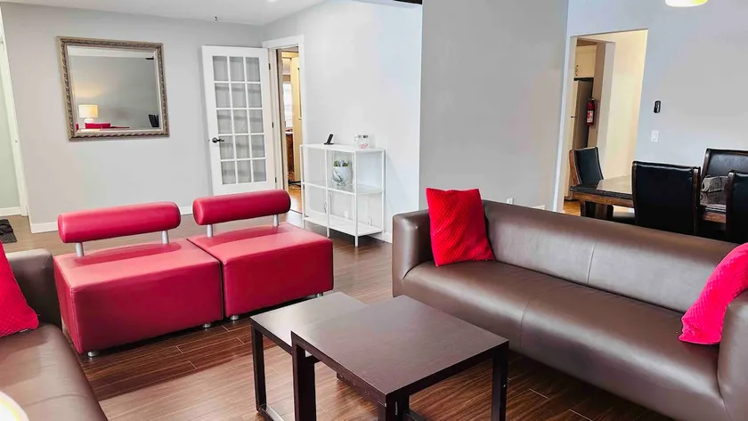 5 room sleeps 18 ppl.12 min from downtown 2600sqf - Image 1