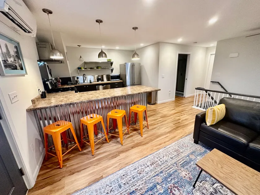 A modern Pied-à-terre on the coast of Maine. - Image 1