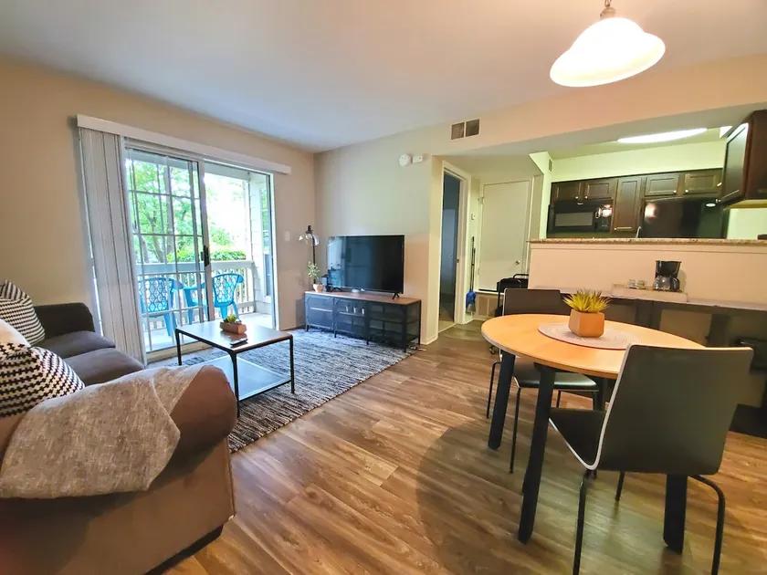 Pond View, Washer Dryer, Non Smoking, Pet Free - Image 1