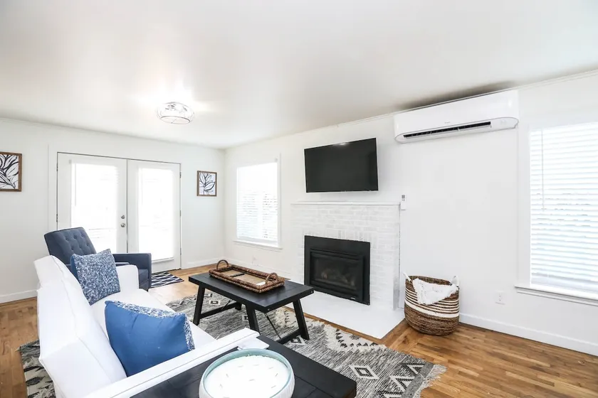 In The HEART of it ALL- Downstairs Apt Unit 1 - Image 1