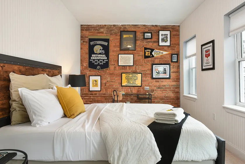 Lawrenceville charmer · sleeps 8, 2 full baths! - Image 1