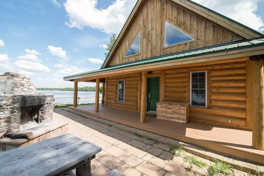 Stunning Log Home Rental on Mink Lake! - Image 1