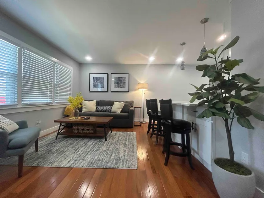 Freshly renovated 1 mile from Downtown Redbank - Image 1