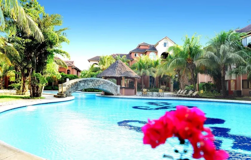 Impressive Luxury Oasis - Image 1