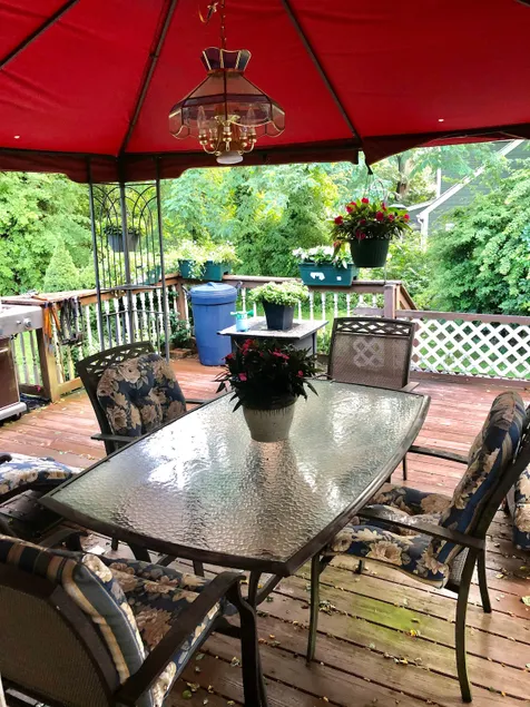 Charming 1 bedroom apartment close to downtown shopping, restaurants and beaches - Image 1