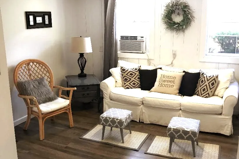 1 Bedroom Suite: Prospect Place Downtown Hartville - Image 1