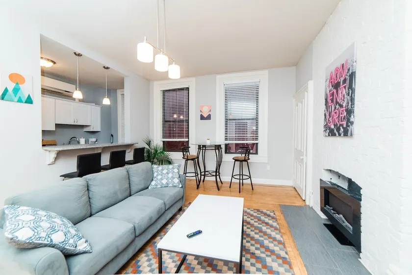 Central Location Suite - Walkable Entertainment - Image 1