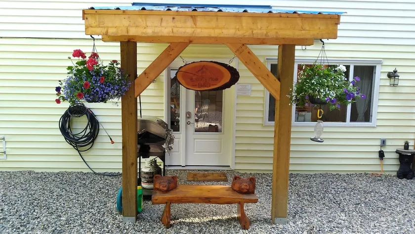 * Grizzly Paw B&B * - Image 1