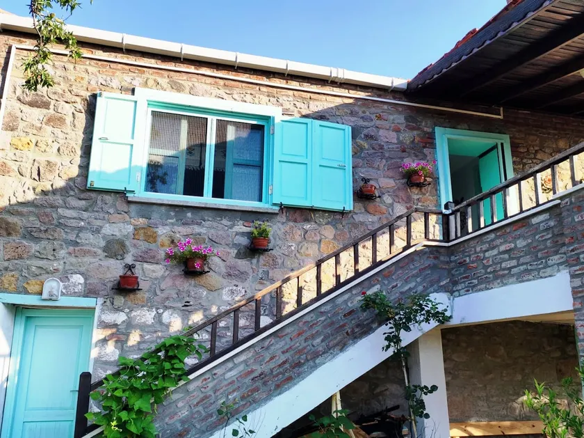 Peaceful Village House in Ayvalık - Image 1
