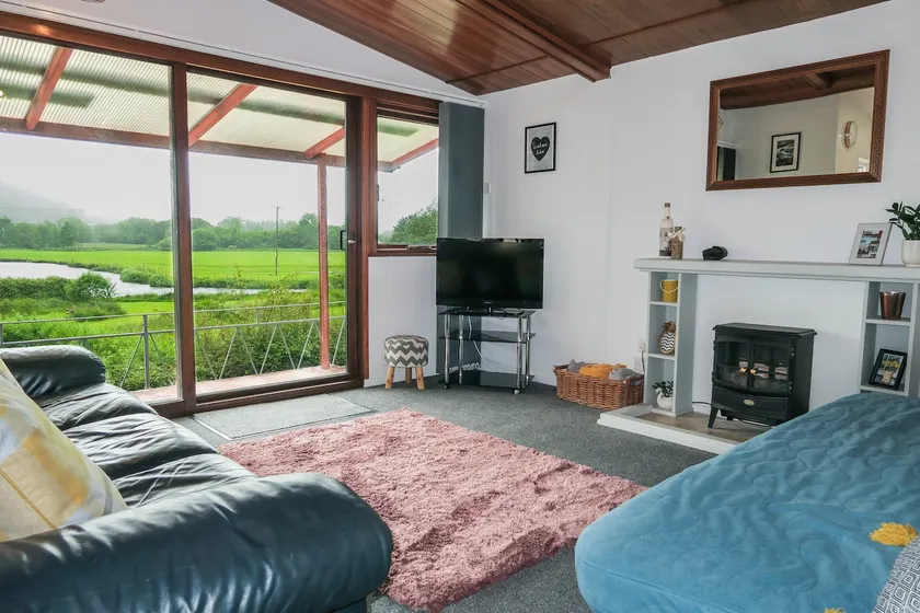 Riverside Chalet in heart of Lampeter, West Wales - Image 1