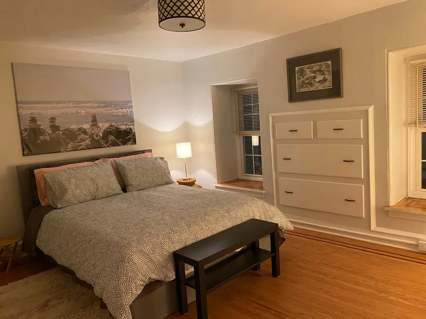 Modern beautiful 1 BD apt on quiet pedestrian st - Image 1