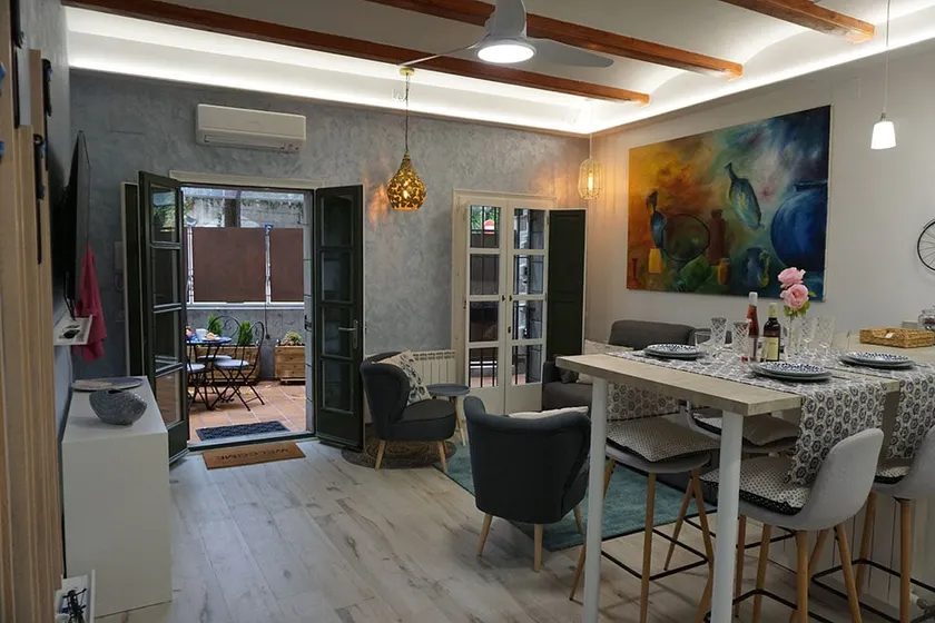 Albada Blau with patio and 2 bathrooms in the Old Quarter - Image 1