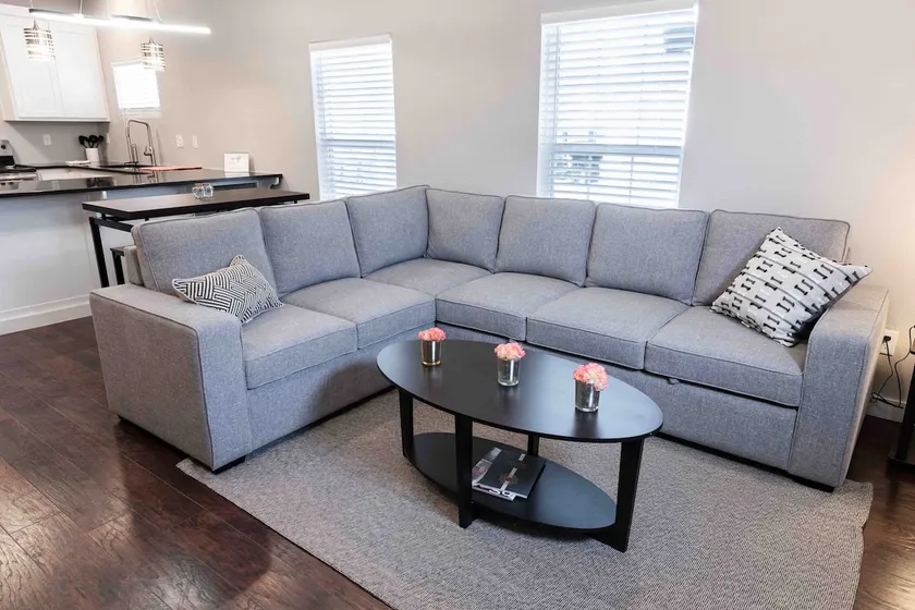 Downtown Location! 2-Bedroom Stay - Image 1