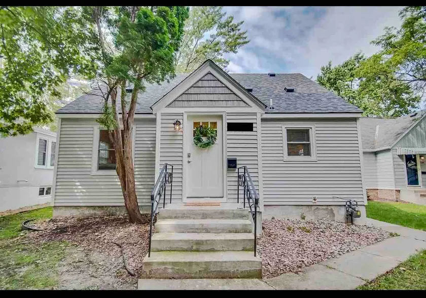 The Cozy Bungalow Home by Falls, MOA, VA, DT - Image 1