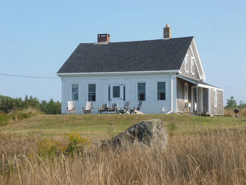 Renovated antique cape on Northern Bay - Image 1