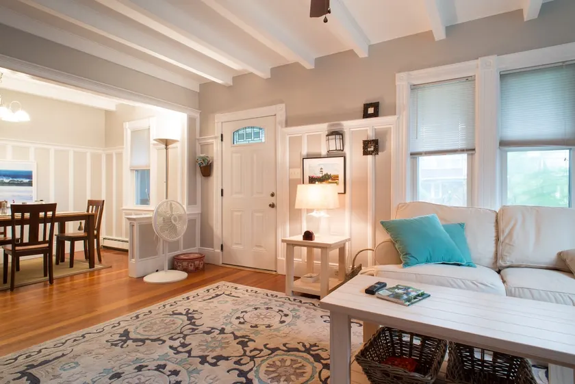Homey getaway by the beach - Image 1