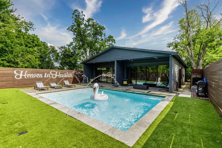 Heaven in Houston · Heaven in Houston, Designer Oasis w Pool - Image 1