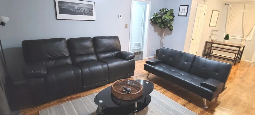 ◆Rare Find◆ 3 Bedroom - Modern Cozy Beautiful Home - Image 1