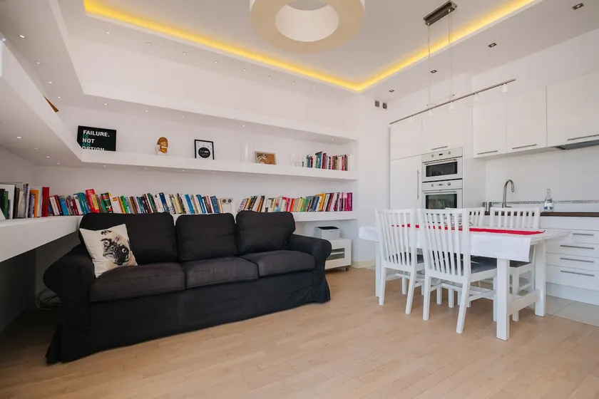 Modern Apartment Across the Ponds by BookingHost - Image 1