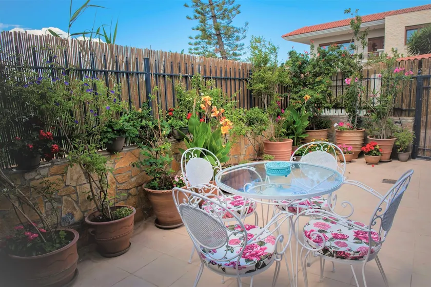 250 metres from the sea a tiny independent house with a yard full of flowers! - Image 1