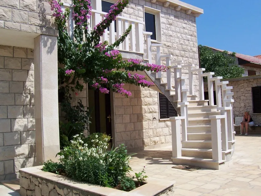 Large apartment in a stone villa near the sea - Image 1