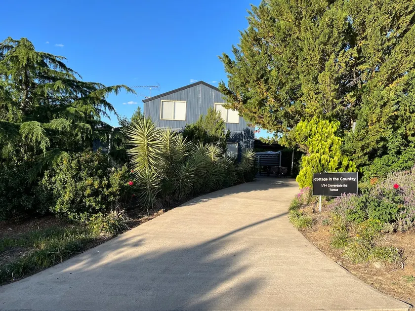 Cottage in the Country - Image 1
