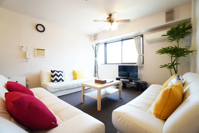Oriental Spacious Multiple Rooms! Large groups sightseeing in Osaka! 5-minute walk from Ebisucho station for up to 17 people - Image 1
