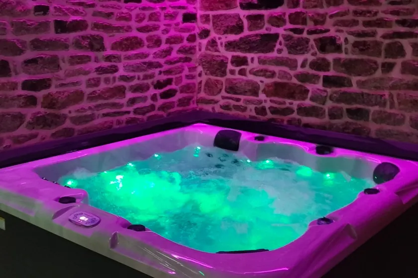 The Medici Garden gîte with Jacuzzi Spa and sauna - Image 1