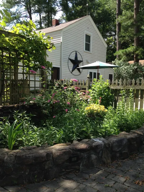 LaCasita, charming 2-story guest house near Duke - Image 1