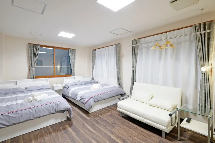 “Nipponbashi 2F” Family-Friendly, 2 Bathrooms, Free Wi-Fi, Legally Operated Hotel, Queen-Size Bed, Mitsukoshi, Nipponbashi, [Mitsui Main Building] - Image 1