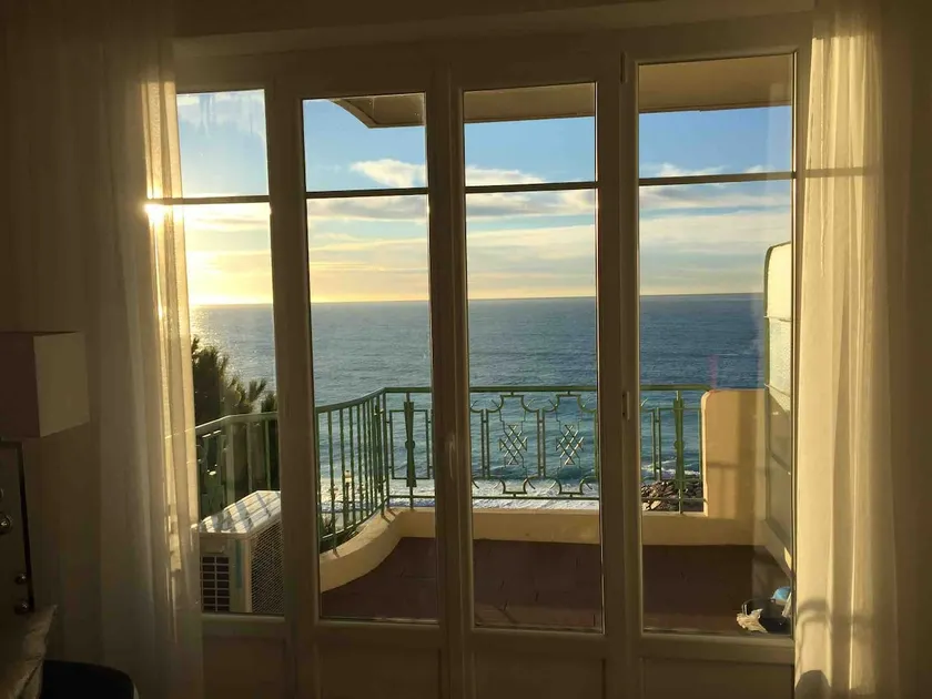 Luxurious apartment at seafront - Image 1