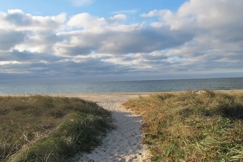 Steg till stranden och spektakulära solnedgångar - Image 1