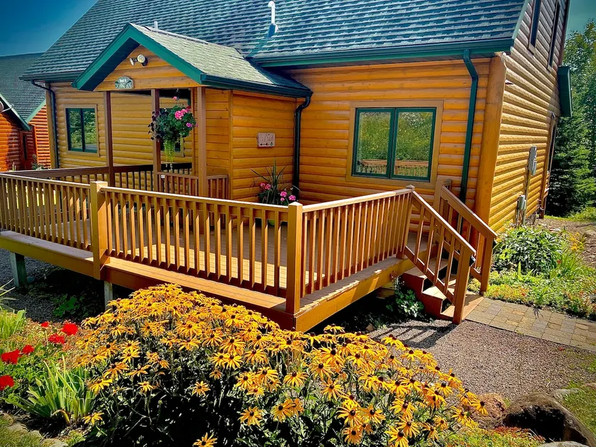 Lutsen Log Lodge! Ski, Hike, Golf & Bike - Stay 3 for 2 in November - Image 1