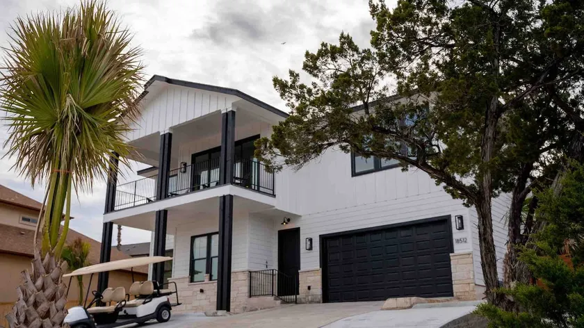Sanctuary On Lake Travis with private pool and outdoor jetted tub with golf cart - Image 1