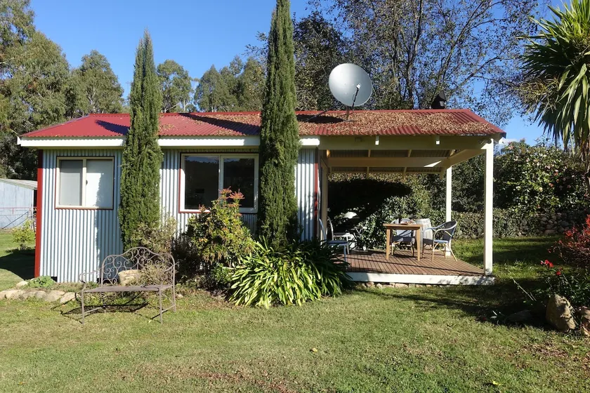 The Hut King Valley - Image 1
