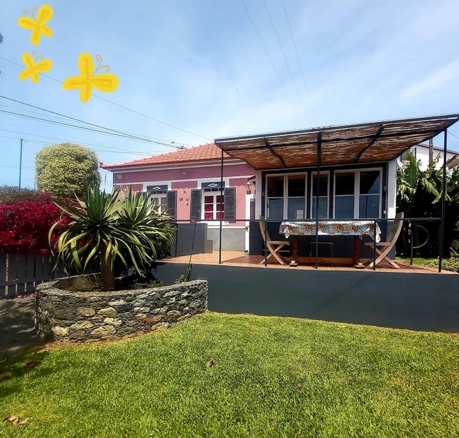 Charming three bedroom cottage with a pretty garden and free private parking - Image 1
