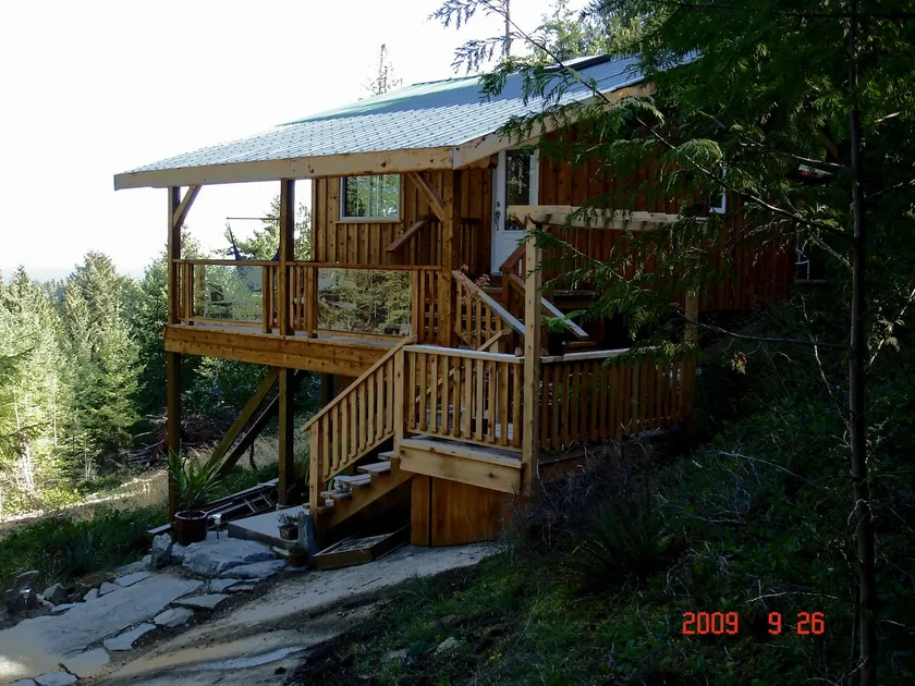 Galiano Cabin Hideaway - Image 1