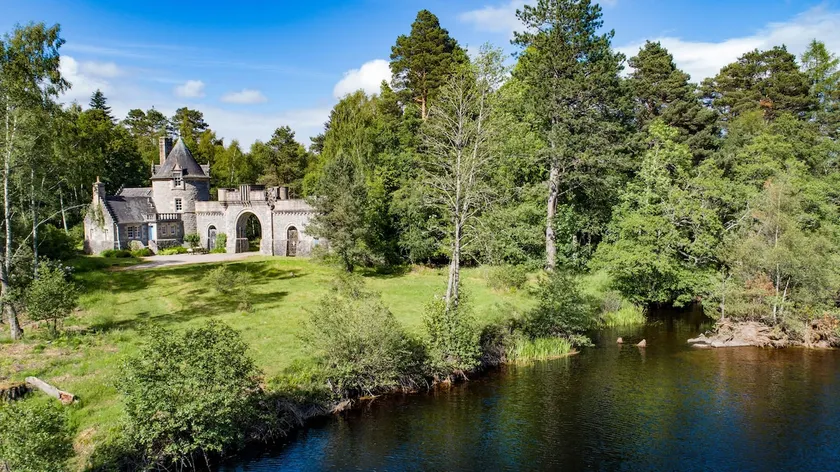 East Lodge - Image 1