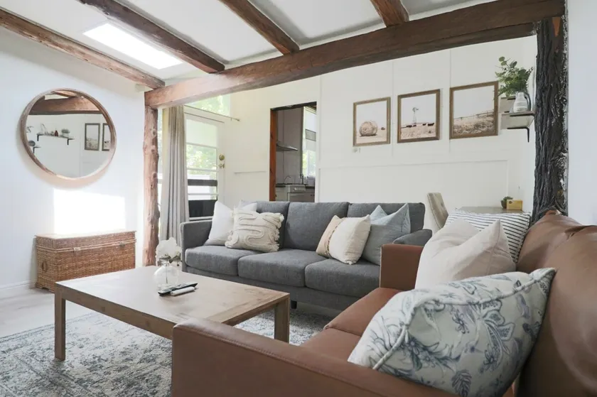 Rustic Chic 200 metres from CBD - Image 1