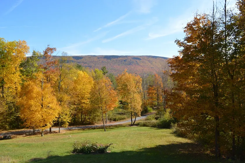 Quiet Getaway in Equinox Valley - Image 1