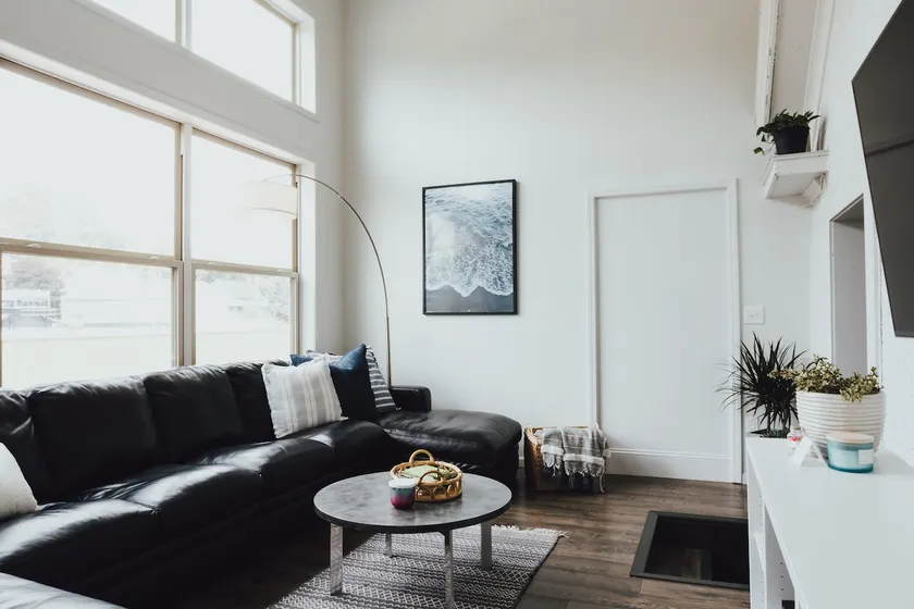 Downtown Modern Loft - Image 1