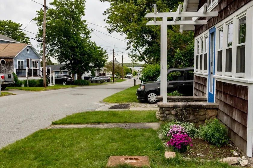 Cottage by the Bay - Image 1