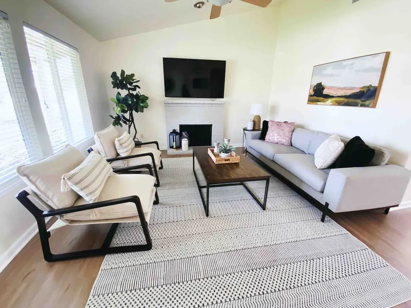 NEW Clean and Cozy Home + Hot tub - Image 1