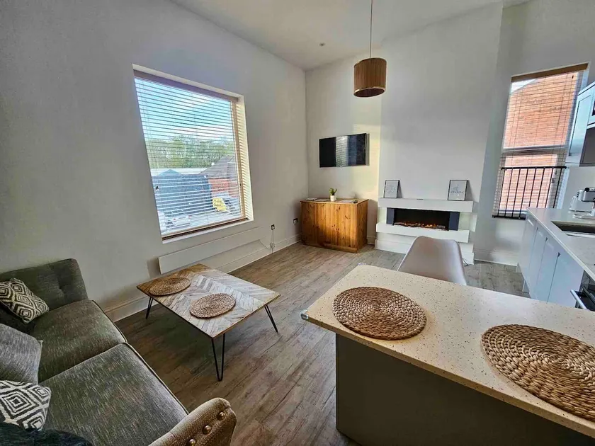 Urban Oasis 2 bed apartment - Image 1