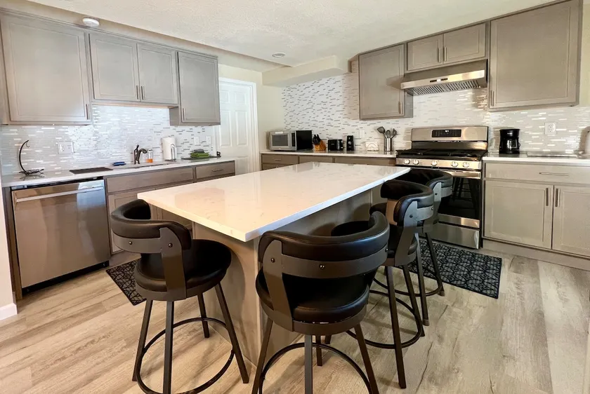 Relax with a Waterfall, Full Kitchen and King bed - Image 1