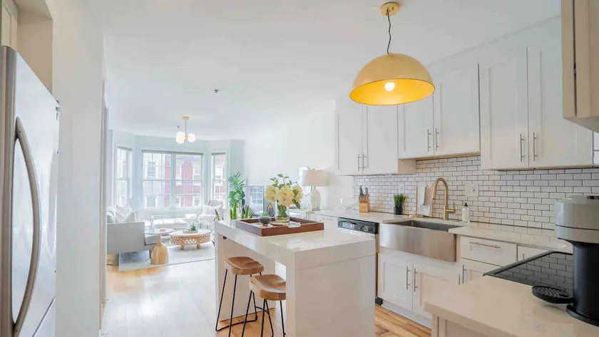 Sun Drenched & Spacious Hoboken Gem-Minutes to NYC - Image 1