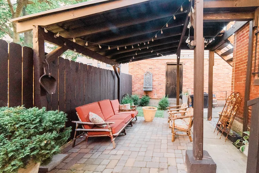Outdoor Space - Parking - 1st Floor - Walkable - Image 1