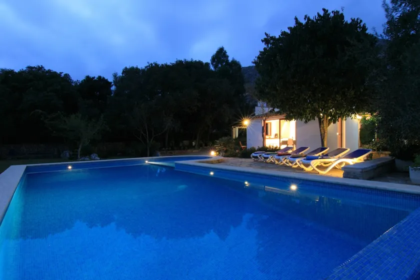 Family friendly villa with optional pool gate , close to Pollensa and the beach. - Image 1