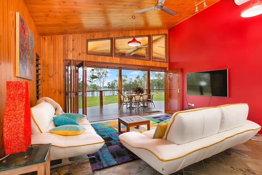 Tinaroo- absolute lake frontage - Image 1